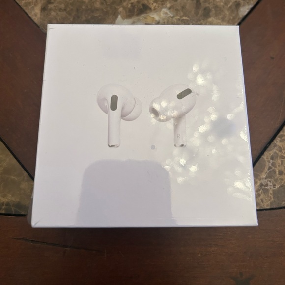 AirPods Pro - Picture 1 of 3
